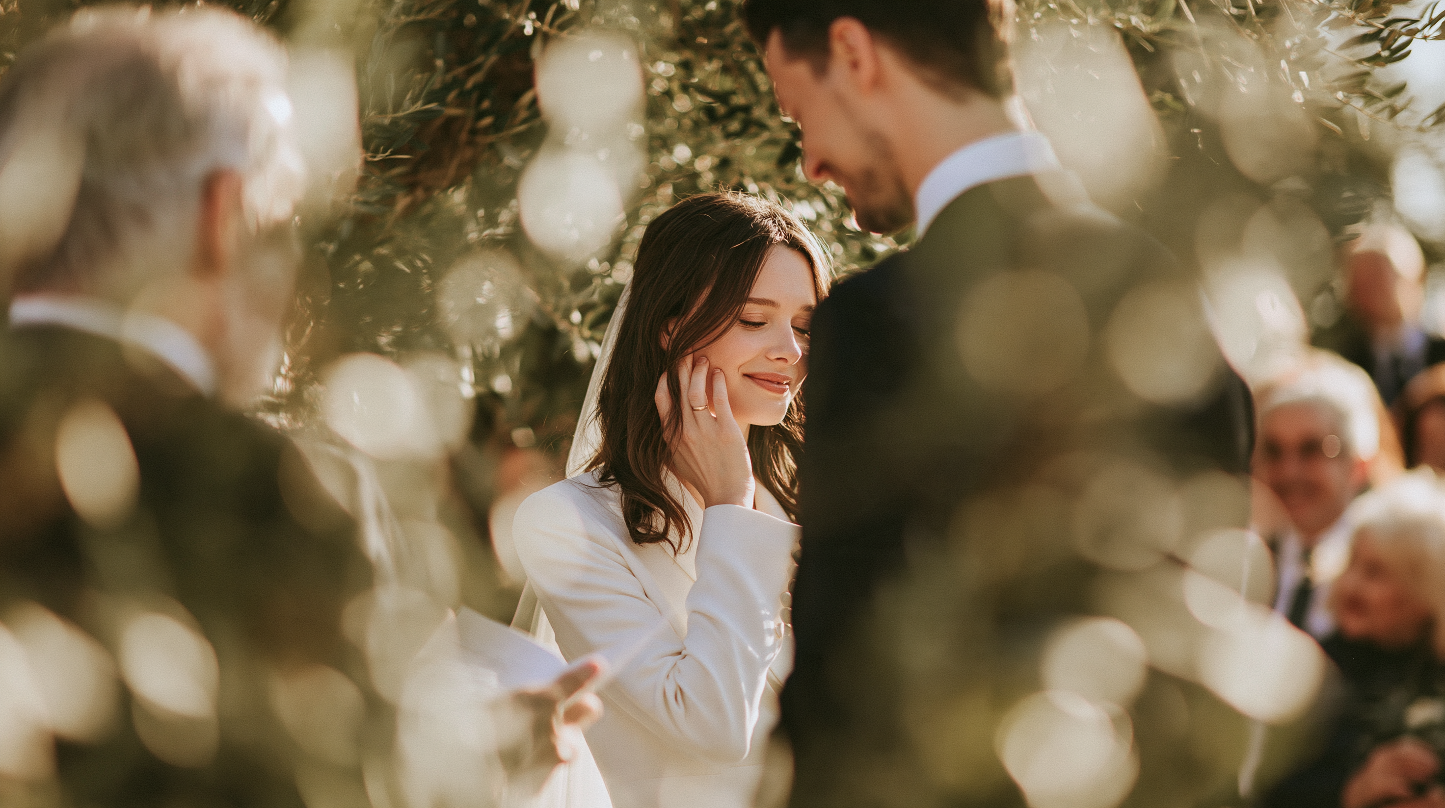 Mendip_Creative_wedding_ceremony_moment_bride_and_groom_excha_3d218f8b-b306-4404-9373-1a31947096c6_1